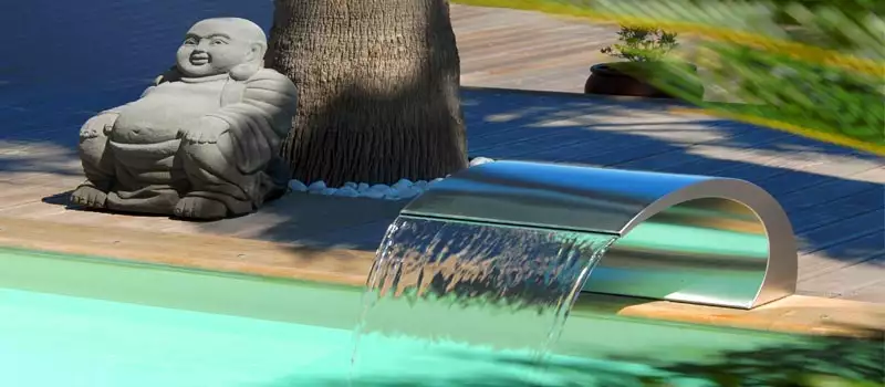 Entretien et équipements piscine aquzpolyester