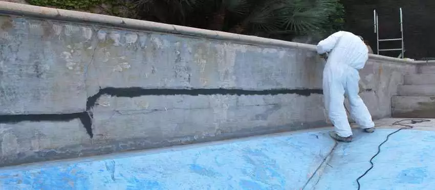piscine béton réparation fissures aquapolyester